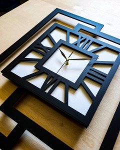 DUŻY, NOWOCZESNY ZEGAR ŚCIENNY,GEOMETRYCZNY,  MINIMALISTYCZNY, LOFT, HANDMADE, DREWNO, CZARNO - BIAŁY,  CYFRY RZYMSKIE, 44 x 56 cm    