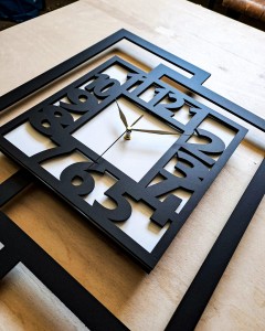 DUŻY, NOWOCZESNY ZEGAR ŚCIENNY,GEOMETRYCZNY, DO SALONU, MINIMALISTYCZNY, LOFT, HANDMADE, DREWNO, CZARNO - BIAŁY,44 x 56 cm