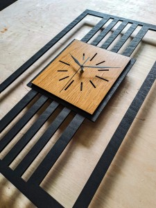 DUŻY, MINIMALISTYCZNY, NOWOCZESNY ZEGAR ŚCIENNY, LAMELE, INDUSTRIALNY, GEOMETRYCZNY, DO SALONU, MINIMALISTYCZNY, LOFT, HANDMADE, DREWNIANY, 35 x 60 cm, PIONOWY, CZARNY/ DĄB ZŁOTY, CICHY