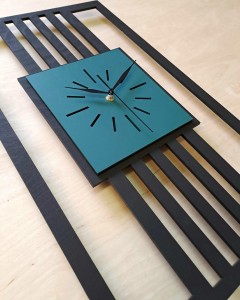 DUŻY, MINIMALISTYCZNY, NOWOCZESNY ZEGAR ŚCIENNY, LAMELE, INDUSTRIALNY, GEOMETRYCZNY, DO SALONU, MINIMALISTYCZNY, LOFT, HANDMADE, DREWNIANY, 35 x 60 cm, PIONOWY, CZARNY/ CIEMNO ZIELONY, CICHY