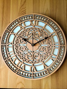 DEKORACYJNY,  DREWNIANY, AŻUROWY ZEGAR ŚCIENNY,  BIG BEN, VINTAGE, BEJCA KASZTAN 