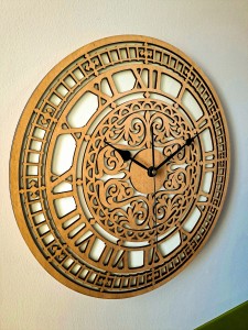 DEKORACYJNY,  DREWNIANY, AŻUROWY ZEGAR ŚCIENNY,  BIG BEN, VINTAGE, BEJCA KASZTAN 