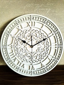 DEKORACYJNY,  DREWNIANY, AŻUROWY ZEGAR ŚCIENNY,  BIG BEN, VINTAGE, BIAŁY