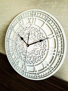 DEKORACYJNY,  DREWNIANY, AŻUROWY ZEGAR ŚCIENNY,  BIG BEN, VINTAGE, BIAŁY