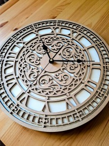 DEKORACYJNY,  DREWNIANY, AŻUROWY ZEGAR ŚCIENNY,  BIG BEN, VINTAGE, WIĄZ JAPOŃSKI