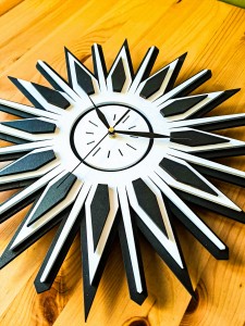 DEKORACYJNY,  DREWNIANY, AŻUROWY ZEGAR ŚCIENNY, RETRO, MID CENTURY MODERN, SUNBURST