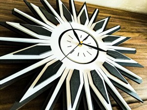 DEKORACYJNY,  DREWNIANY, AŻUROWY ZEGAR ŚCIENNY, RETRO, MID CENTURY MODERN, SUNBURST