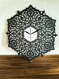 DEKORACYJNY,  DREWNIANY, AŻUROWY ZEGAR ŚCIENNY, ORNAMENT MAROKAŃSKI, CZARNY