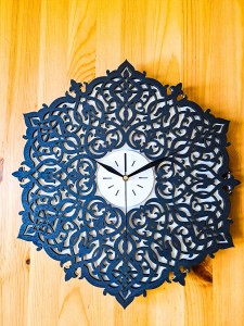 DEKORACYJNY,  DREWNIANY, AŻUROWY ZEGAR ŚCIENNY, ORNAMENT MAROKAŃSKI, CZARNY