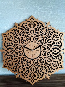 DEKORACYJNY,  DREWNIANY, AŻUROWY ZEGAR ŚCIENNY, ORNAMENT MAROKAŃSKI,  MIEDZIANY