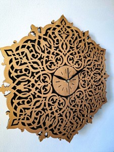 DEKORACYJNY,  DREWNIANY, AŻUROWY ZEGAR ŚCIENNY, ORNAMENT MAROKAŃSKI,  MIEDZIANY
