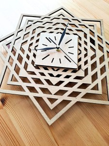 DEKORACYJNY ZEGAR AŻUROWY, ŚWIĘTA GEOMETRIA , BEJCA WIĄZ JAPOŃSKI