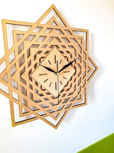 DEKORACYJNY ZEGAR AŻUROWY, ŚWIĘTA GEOMETRIA , BEJCA WIĄZ JAPOŃSKI