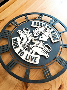 DREWNIANY ZEGAR MOTOCYKLOWY, KOT, PREZENT DLA MOTOCYKLISTY;)