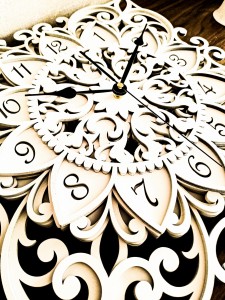 DEKORACYJNY,  DREWNIANY, AŻUROWY ZEGAR ŚCIENNY, MANDALA, WIELOWARSTWOWY, GLAMOUR, VINTAGE, SHABBY CHIC, KWADRAT,BIAŁY