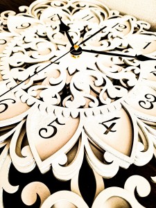 DEKORACYJNY,  DREWNIANY, AŻUROWY ZEGAR ŚCIENNY, MANDALA, WIELOWARSTWOWY, GLAMOUR, VINTAGE, SHABBY CHIC, KWADRAT,BIAŁY