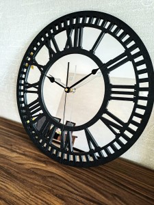 HORLOGE MIROIR AJOURÉE, DÉCORATIVE, ARGENT, CHIFFRES ROMAINS, FAIT MAIN, NOIR