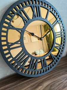 HORLOGE MIROIR DÉCORATIF AJOURÉ, OR, CHIFFRES ROMAINS, FAIT MAIN, NOIR