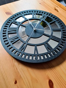 HORLOGE MIROIR AJOURÉE, DÉCORATIVE, ARGENT, CHIFFRES ROMAINS, FAIT MAIN, NOIR