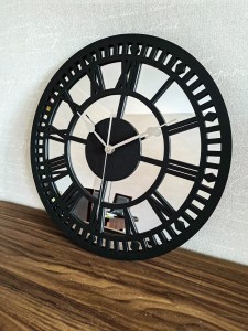 HORLOGE MIROIR AJOURÉE, DÉCORATIVE, ARGENT, CHIFFRES ROMAINS, FAIT MAIN, NOIR