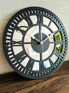 HORLOGE MIROIR AJOURÉE, DÉCORATIVE, ARGENT, CHIFFRES ROMAINS, FAIT MAIN, NOIR
