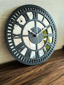 HORLOGE MIROIR AJOURÉE, DÉCORATIVE, ARGENT, CHIFFRES ROMAINS, FAIT MAIN, NOIR