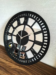HORLOGE MIROIR AJOURÉE, DÉCORATIVE, ARGENT, CHIFFRES ROMAINS, FAIT MAIN, NOIR