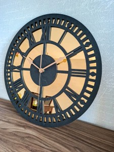 HORLOGE MIROIR DÉCORATIF AJOURÉ, OR, CHIFFRES ROMAINS, FAIT MAIN, NOIR