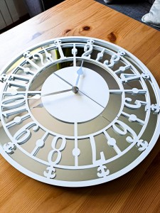 HORLOGE MIROIR AJOURÉE, DÉCORATIVE, ARGENT, VINTAGE, FAIT MAIN, BLANC