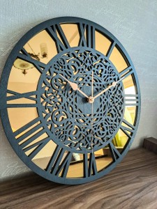 AJOURÉE, HORLOGE MIROIR DÉCORATIF, OR, MOTIF ORIENTAL, FAIT MAIN, NOIR