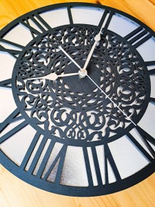 AŻUROWY, DEKORACYJNY ZEGAR  ŚCIENNY, SREBRNY/CZARNY, PIĘKNY, ORIENTALNY ORNAMENT, HANDMADE 