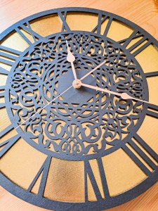 AŻUROWY, DEKORACYJNY ZEGAR ŚCIENNY, ZŁOTY/CZARNY, PIĘKNY, ORIENTALNY ORNAMENT, HANDMADE  