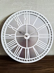 AŻUROWY, DEKORACYJNY ZEGAR ŚCIENNY, SREBRNY/BIAŁY, RZYMSKIE CYFRY, PIĘKNY ORNAMENT, HANDMADE  