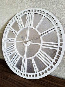 AŻUROWY, DEKORACYJNY ZEGAR ŚCIENNY, SREBRNY/BIAŁY, RZYMSKIE CYFRY, PIĘKNY ORNAMENT, HANDMADE  