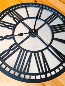 AŻUROWY, DEKORACYJNY ZEGAR ŚCIENNY, SREBRNY/CZARNY, RZYMSKIE CYFRY, PIĘKNY ORNAMENT, HANDMADE 
