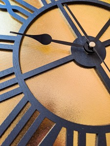 AŻUROWY, DEKORACYJNY ZEGAR ŚCIENNY, ZŁOTY/CZARNY, RZYMSKIE CYFRY, PIĘKNY ORNAMENT, HANDMADE 